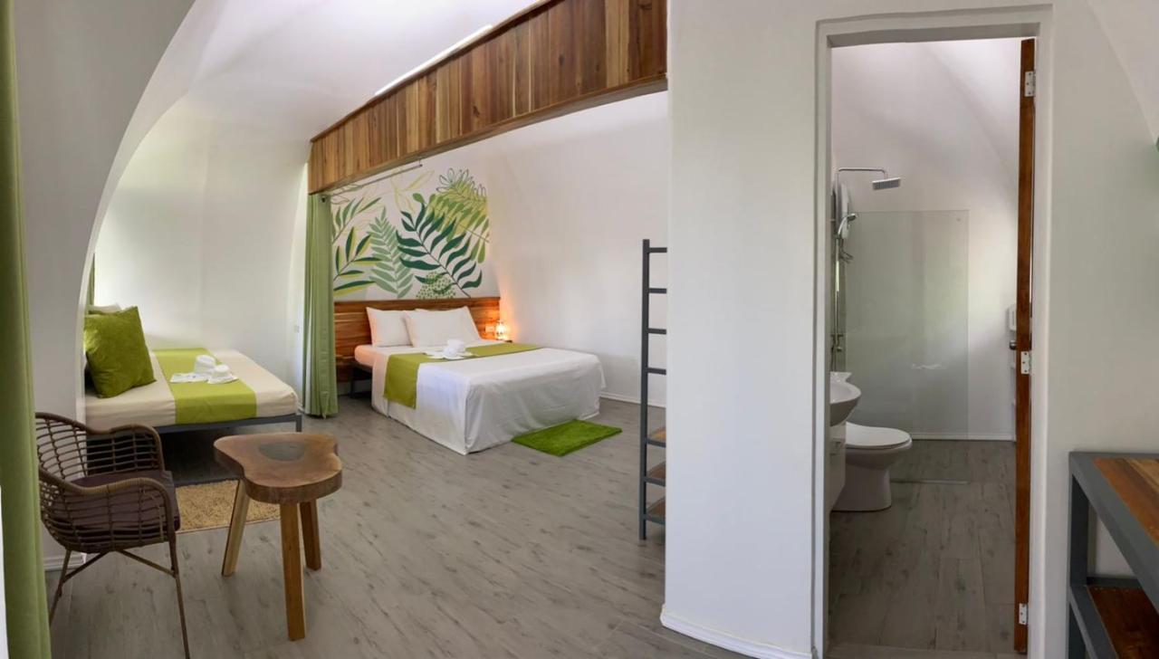 Resort Royal - Port Barton